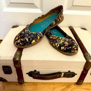 Blowfish tribal flats